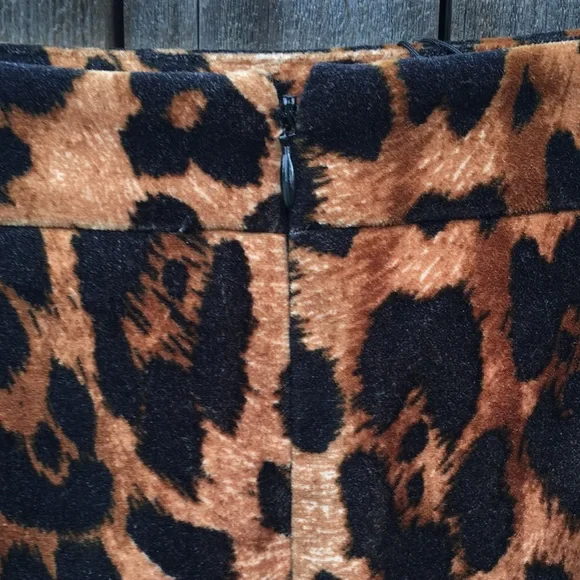 NWT Talbots Leopard Print Velvet Pencil Skirt 4P - Picture 10 of 13